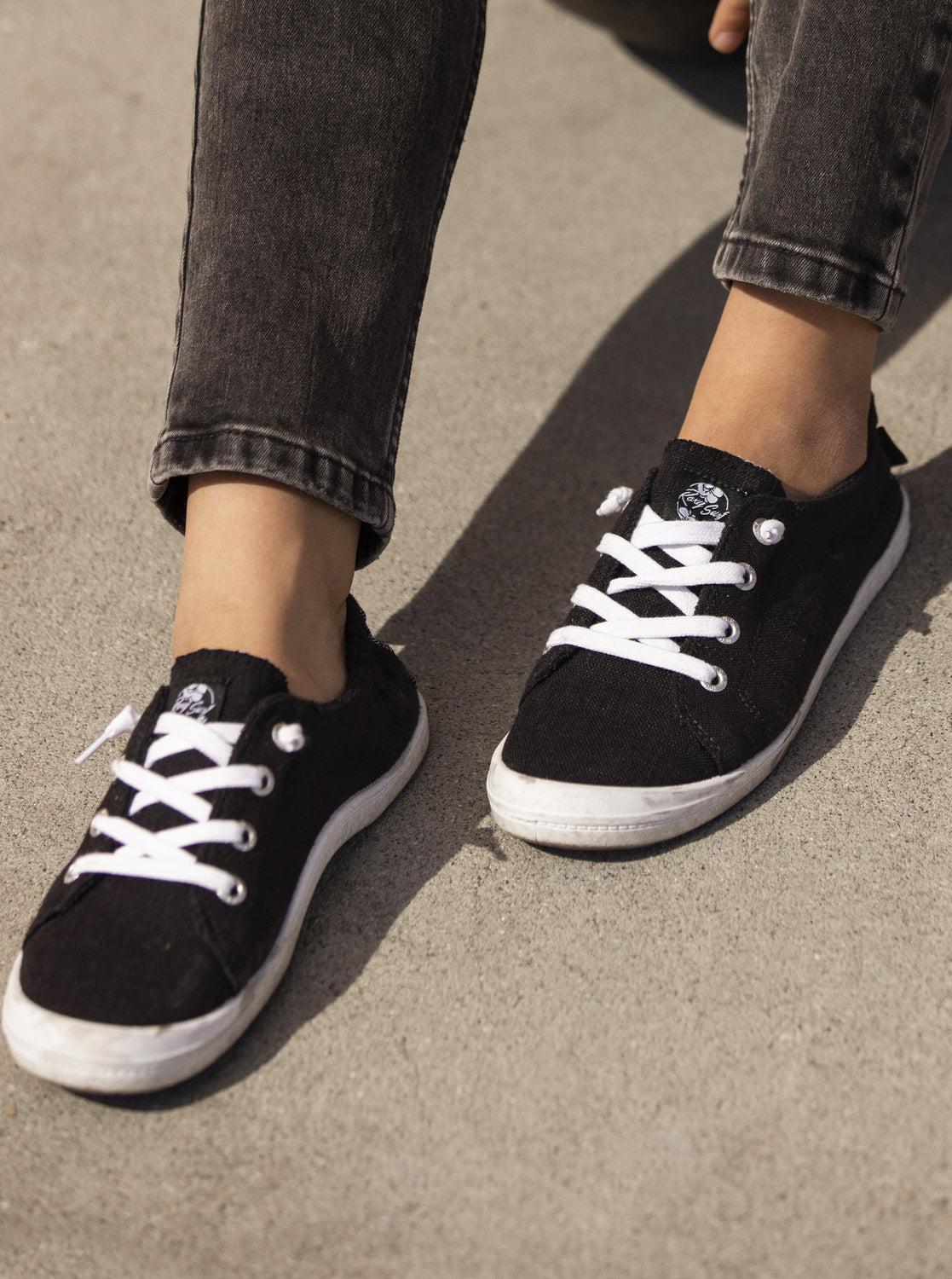 Roxy sales sneakers black