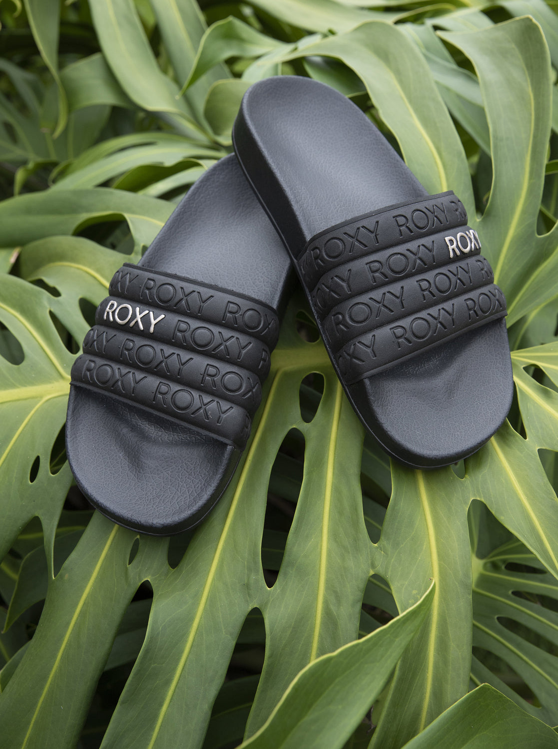 Roxy store black sandals