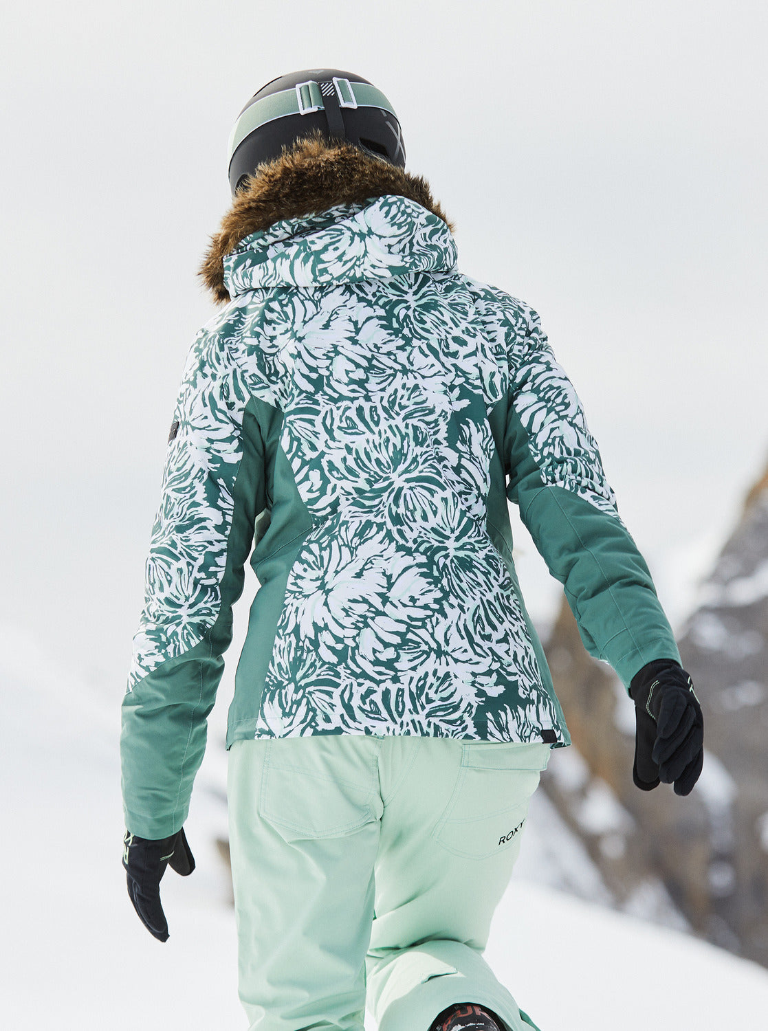 Roxy Women's Jet Ski Premium Snow Jacket : : Clothing, Shoes &  Accessories